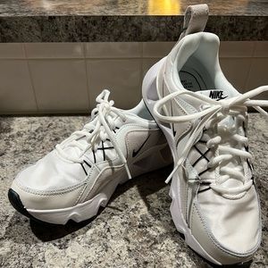 NIKE RYZ 365 White/Black/Tan. Sneaker.